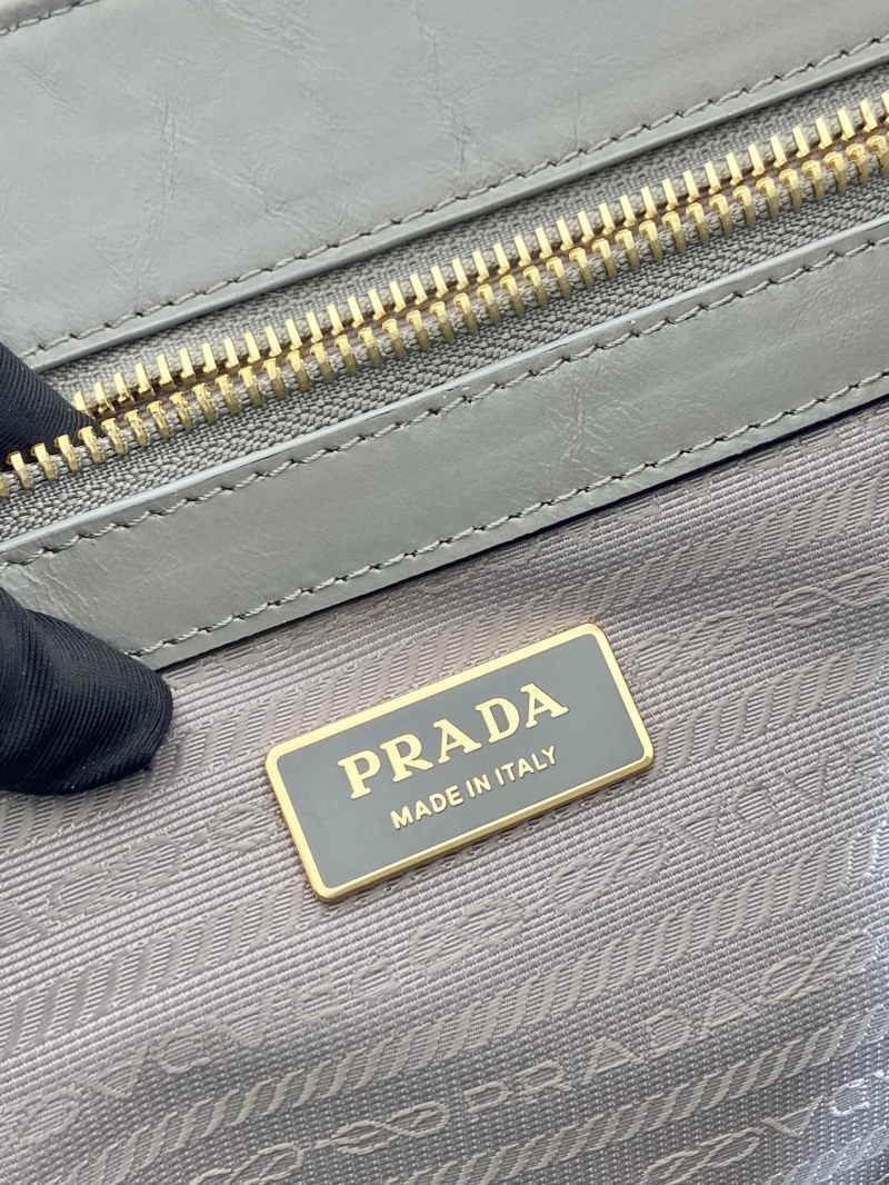 Pra*a tote bags